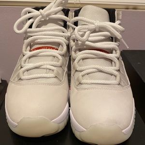 Jordan 11 platinum tint